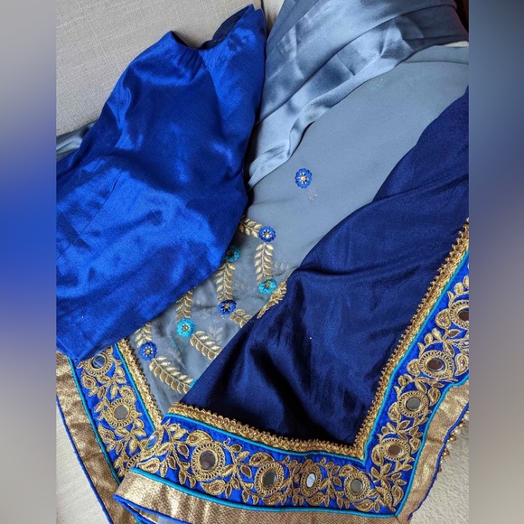 Blue and Gray georgette Saree - Picture 4 of 4